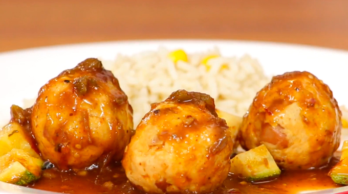 Albóndigas de pollo en salsa ranchera