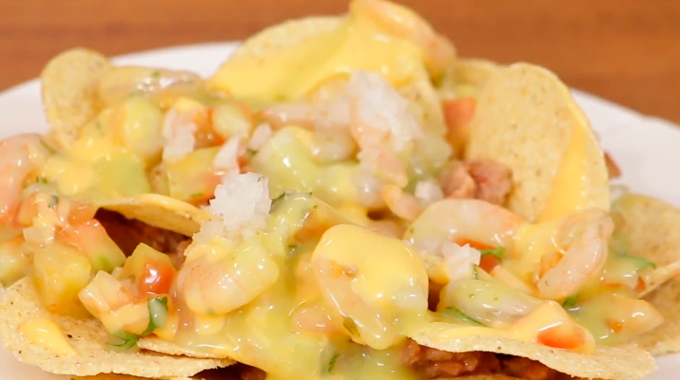 Nachos con camarón y Guacamole